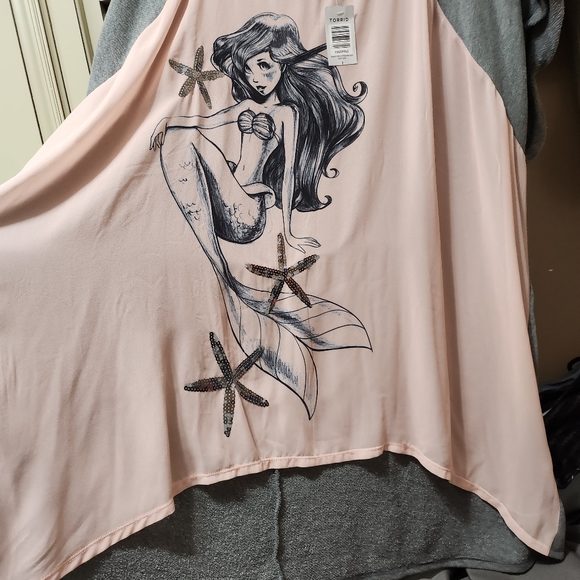 Torrid 5 sheer front little mermaid top - Picture 4 of 7